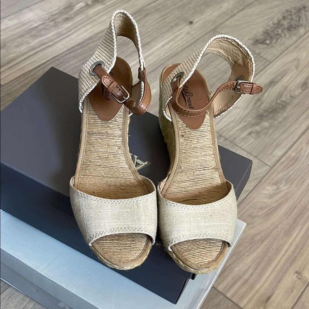 Lucky Brand Wedge Sandals